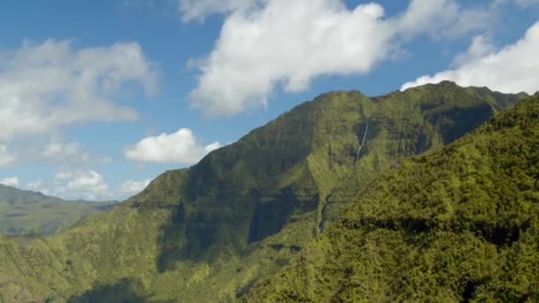 Helikopter Ovanför Kauai Bergen Hawaii Antenn — Stockvideo