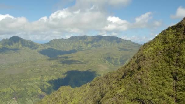 Helikopter Ovanför Kauai Bergen Hawaii Antenn — Stockvideo