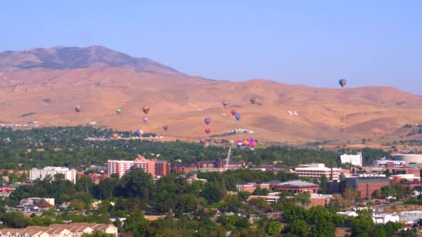 Reno Şehrinde Sıcak Hava Balonu — Stok video