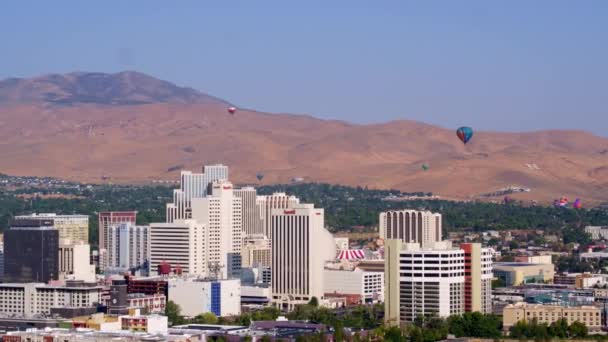 Globo Aerostático Sobre Ciudad Reno — Vídeos de Stock