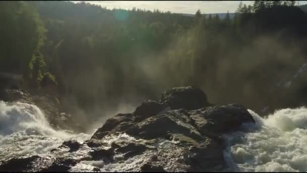 Mirando Por Dron Cascada Rocosa — Vídeo de stock