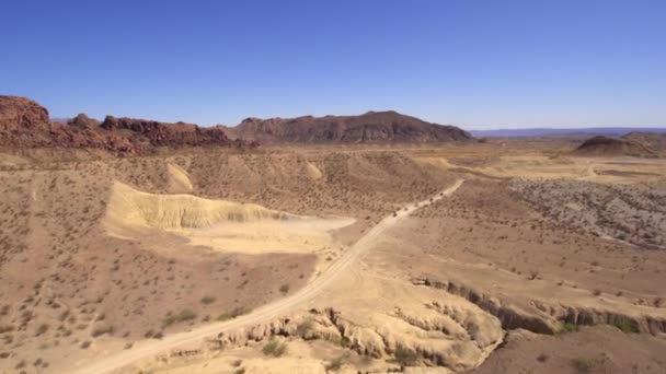 Quads Auf Einsamer Bergstraße — Stockvideo