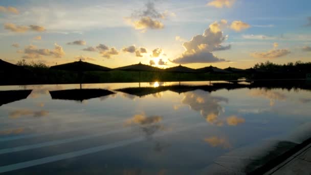 Sunset Infinity Pool Umbrellas — Stock Video