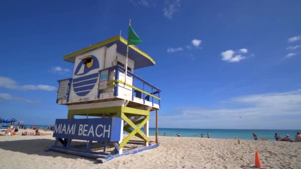 Willkommen Bei Miami Beach Sign Badewache Station Miami Florida — Stockvideo