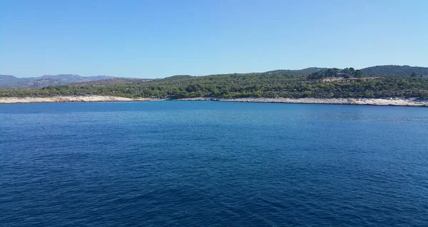 Deniz Manzarası Adanın Yamaçları — Stok fotoğraf