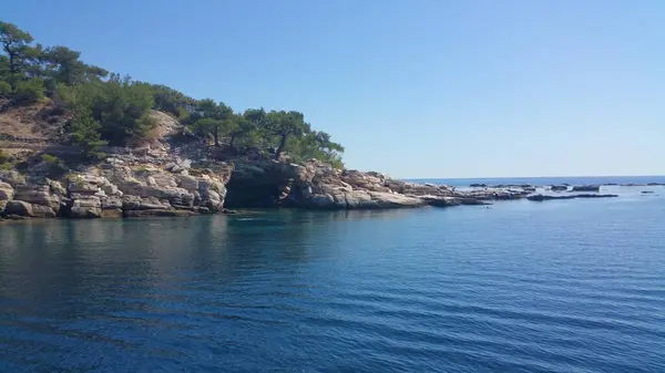 Deniz Manzarası Adanın Yamaçları — Stok fotoğraf