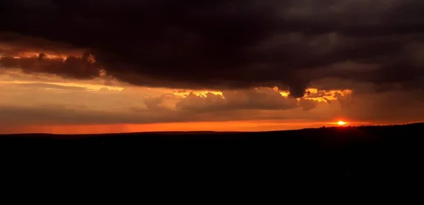 Zachód Słońca Pochmurnym Niebie Ostatnie Dni Lata — Zdjęcie stockowe
