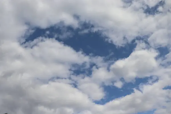 Langit Biru Berawan Hari Yang Cerah Langit Mendung Pada Hari — Stok Foto