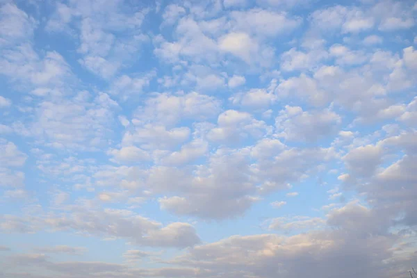 Langit Mendung Pada Hari Yang Cerah Awan Putih Langit Biru — Stok Foto