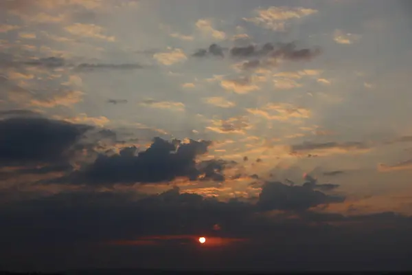 Tramonto Cielo Nuvoloso Gli Ultimi Giorni Dell Estate — Foto Stock