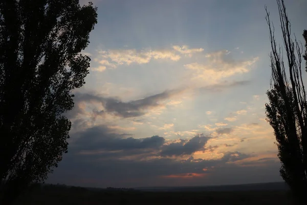 Sonnenuntergang Bewölkten Himmel Die Letzten Sommertage — Stockfoto