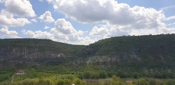 Vue Sur Montagne Été Ciel Nuageux — Photo