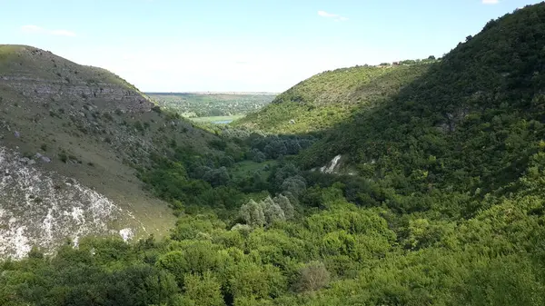 Gorges Contre Ciel Bleu Collines Été — Photo