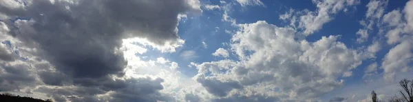 Cieli Azzurri Bellissime Nuvole Invernali — Foto Stock