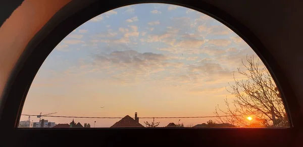 Belo Céu Nublado Nascer Sol Cinza Branco Nuvens Brilhantes Céu — Fotografia de Stock