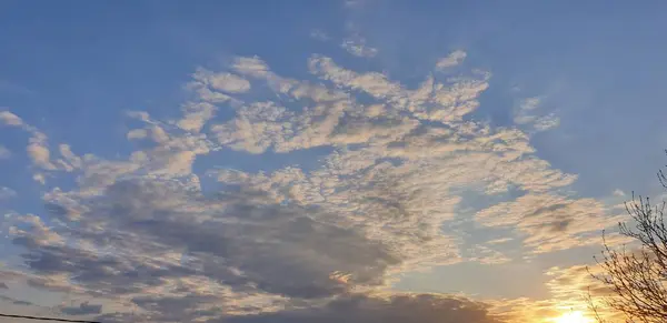 Bel Cielo Nuvoloso All Alba Nuvole Luminose Grigio Bianche Cielo — Foto Stock