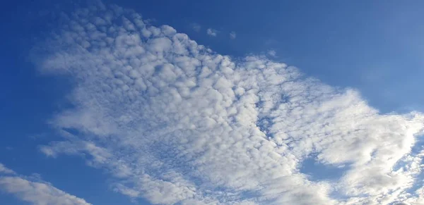 Hermosas Nubes Color Blanco Brillante Gris Cielo Azul —  Fotos de Stock