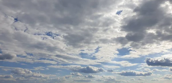 Belle Nuvole Luminose Bianche Grigie Cielo Blu — Foto Stock