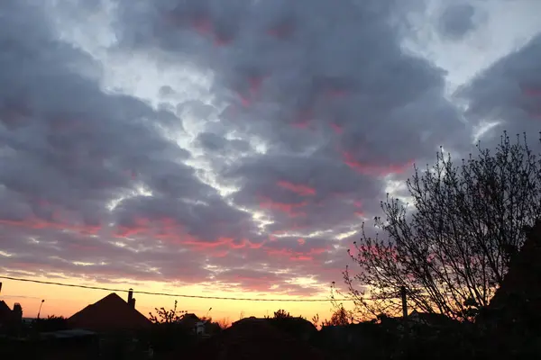 Schöner Bewölkter Himmel Bei Sonnenaufgang Grau Weiße Helle Wolken Blauen — Stockfoto