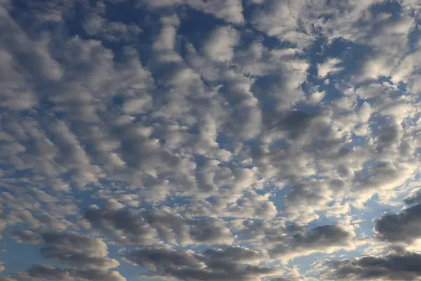 Belle Nuvole Luminose Bianche Grigie Cielo Blu — Foto Stock