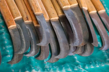 Pazarda eski bir bıçak.