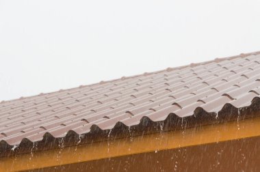 Çatıya Yağmur yağar