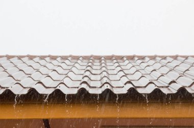 Çatıya Yağmur yağar