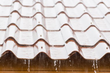 Çatıya Yağmur yağar