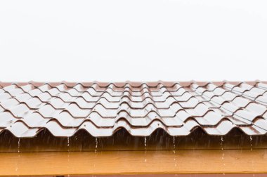 Çatıya Yağmur yağar