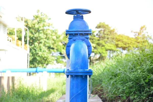 水道工場における水道用鋼管及びバルブ — ストック写真