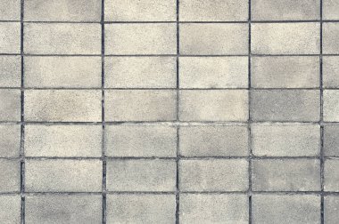 Çimento tuğlalı çit altında kavrayış