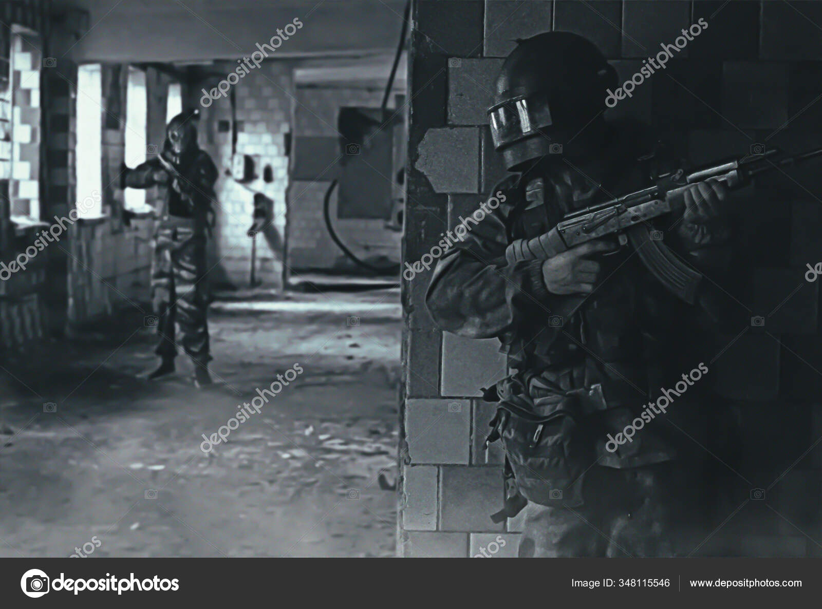 Стрельба В Старом Доме Стоковое Фото ©georgepanfili 348115546