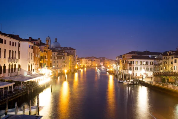 City of Venice at night. View of the canals. — Stock Photo, Image