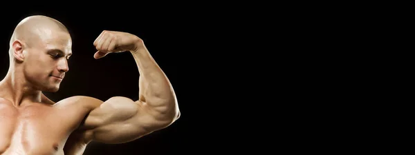 Primer Plano Mano Fitness Muscular Culturista Flexión Mostrando Sus Bíceps — Foto de Stock