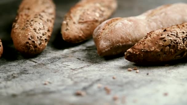 Comida Fresca Para Panadería Video Panes Crujientes Panes Mixtos Bollos — Vídeo de stock