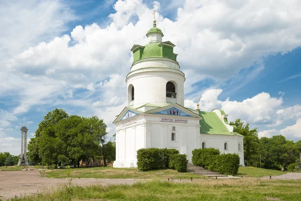 プリルキで 18 世紀のニコラス教会の鐘塔。ウクライナ — ストック写真