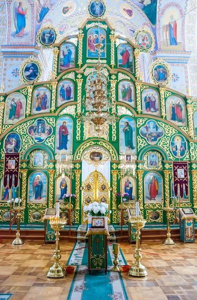 İkonostasisin kutsal teslis Manastırı Gustyn Kilisesi. Ukrayna, Chernigov bölge