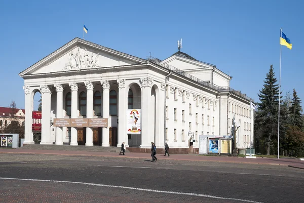 Černigov, Ukrajina říjen 19,2011: Městské divadlo v Černigov — Stock fotografie