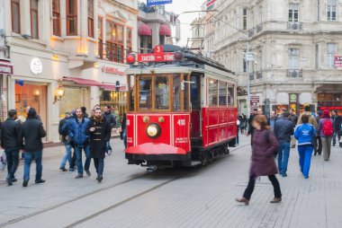 Istanbul, Türkiye-26 Şubat, Istanbul'da sokak Istiklal tramvayda 2014:Old kırmızı