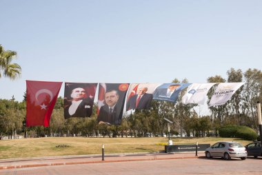 Antalya, Türkiye-01 Mart, Türk politikacıların portre ile 2017:Flags