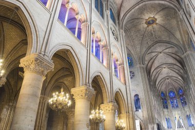 Paris, Fransa-Aralık 24, 2013:Interior Notre Dame de Paris Katedrali, Paris, Fransa