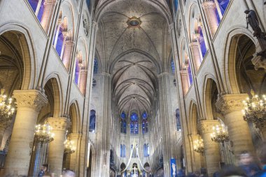 Paris, Fransa-Aralık 24, 2013:Interior Notre Dame de Paris Katedrali, Paris, Fransa
