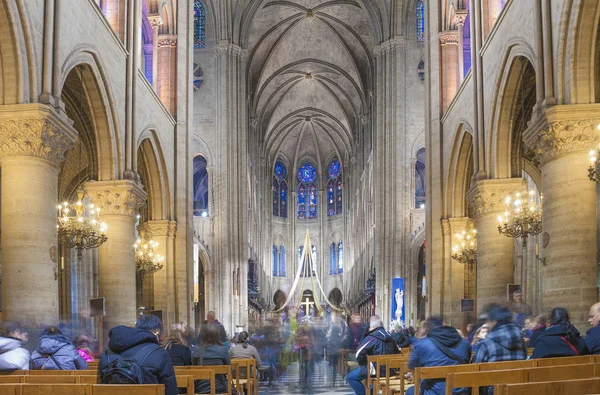 Paříž, Francie-Prosinec 24, 2013:Interior katedrály Notre Dame de Paris, Paříž, Francie — Stock fotografie