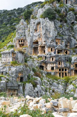 Demre Turkey 'de kayalara oyulmuş yeraltı mezarları