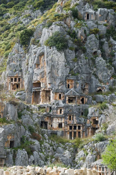 Demre Turkey 'de kayalara oyulmuş yeraltı mezarları