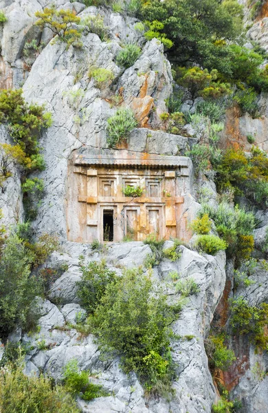 Katakomber ristade i klipporna i Demre Turkiet — Stockfoto