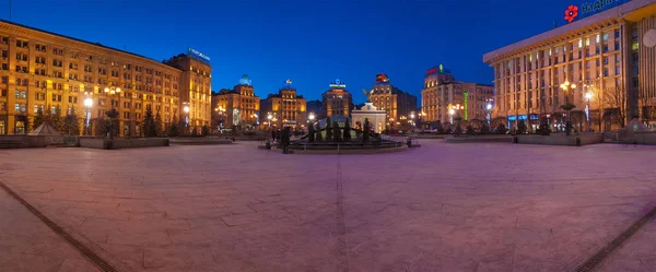 KIEV (KYIV), UCRANIA - 4 de enero de 2008: Plaza de la Independencia en —  Fotos de Stock