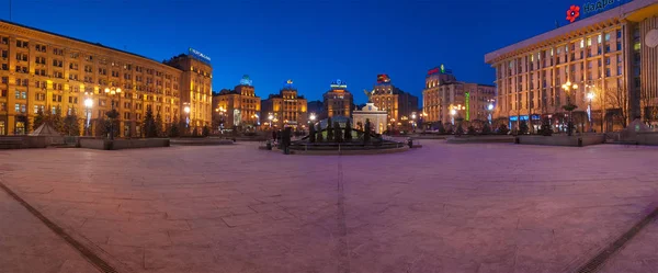 KIEV (KYIV), UCRÂNIA - 4 de janeiro de 2008: Praça da Independência no — Fotografia de Stock