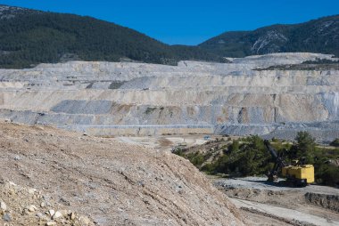  Batı Türkiye'de endüstriyel taş ocağı