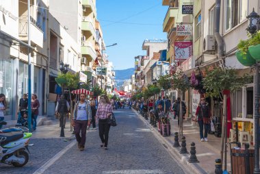 Milas, Muğla, Türkiye'nin il-18 Mart, 2014:Asia, Türkiye, Milas, Muğla il, sokak, insanlar, dükkanlar.